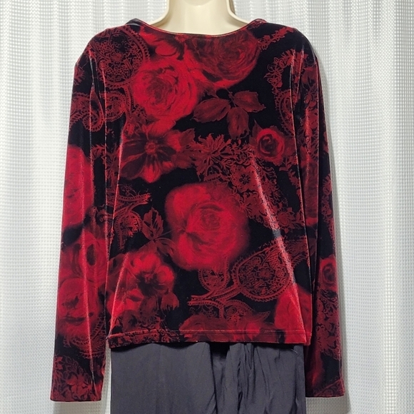 VTG EN FOCUS Studio Black Velvet and Rose Print Button Down Sweater (MP) - Picture 2 of 11